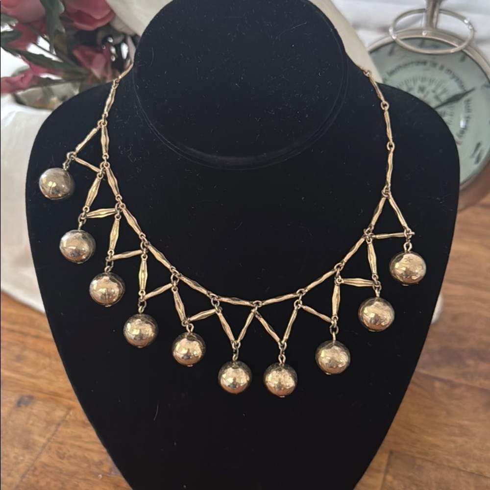 Vintage 1960’s silver tone necklace bib